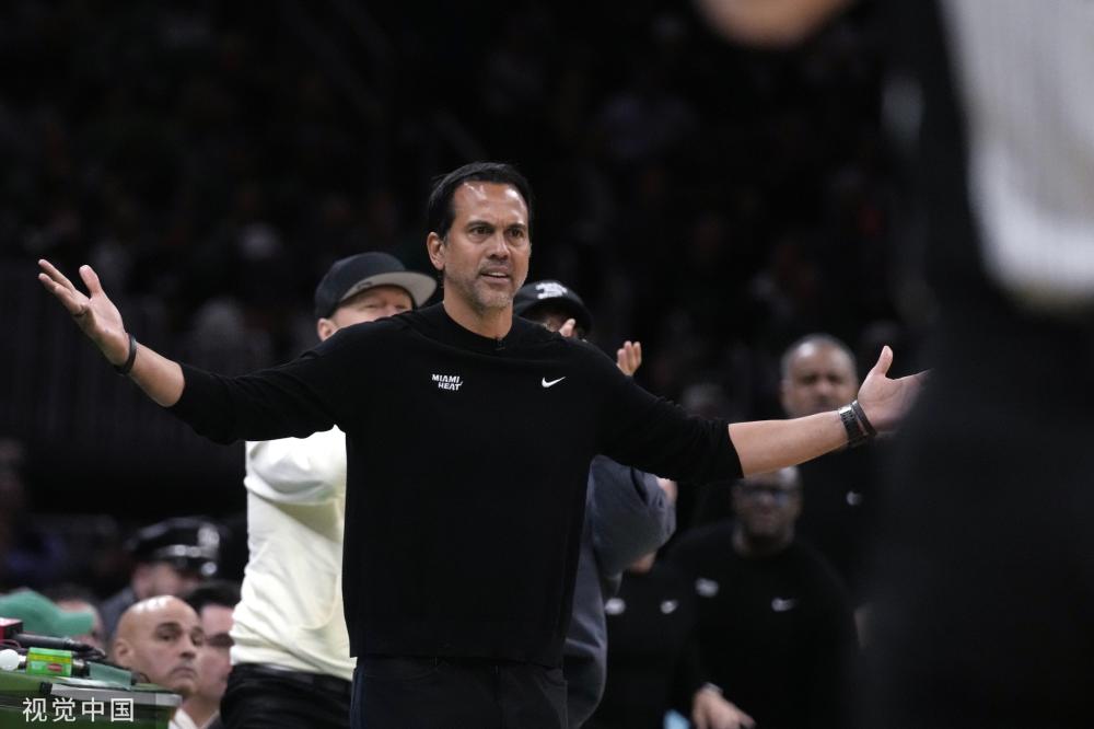 凭借其在场 凭借其在场